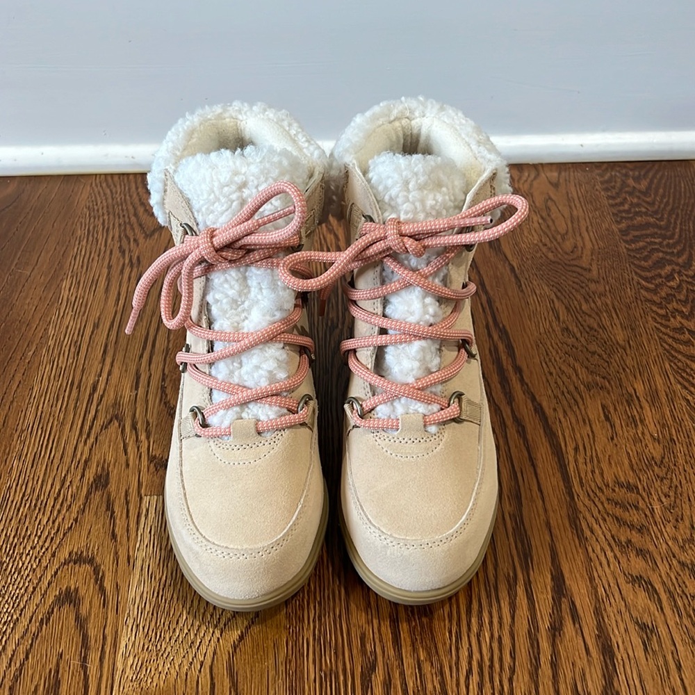 Sorel Women’s Evie Cozy Lace Boot size 7